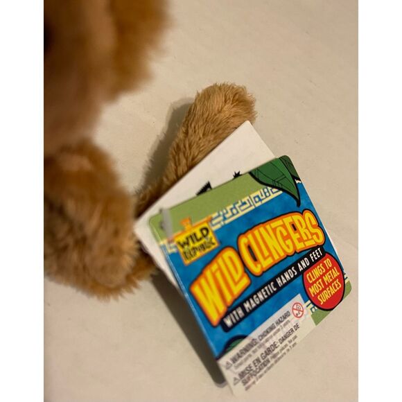 Wild Republic Wild Clingers with Magnetic Hands and Feet Clings to most Metal Su - Picture 2 of 2